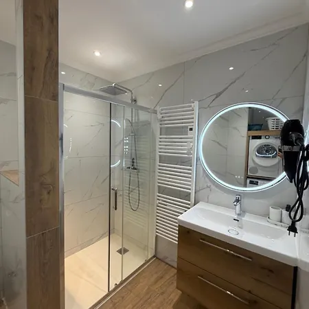 Maison Renovee Climatisee Piscine Commune 15 Minutes En Voiture A 10 Minutes A Pied Дом отдыха *