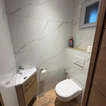 Дом отдыха Maison Renovee Climatisee Piscine Commune 15 Minutes En Voiture A 10 Minutes A Pied